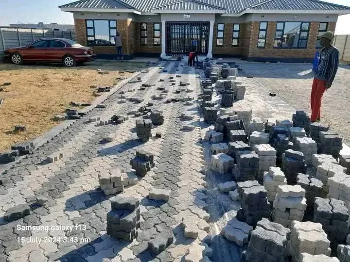 Large residential forecourt paving